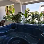 Carisa Deluxe With Jacuzzi アパート ラルナカ