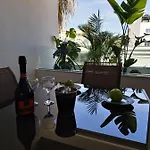 Carisa Deluxe With Jacuzzi Apartamento *