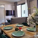 Carisa Deluxe With Jacuzzi Apartamento Lárnaca