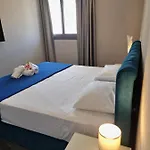 Carisa Deluxe With Jacuzzi Apartamento Lárnaca