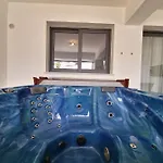 Carisa Deluxe With Jacuzzi *