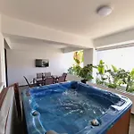 Apartamento Carisa Deluxe With Jacuzzi Lárnaca