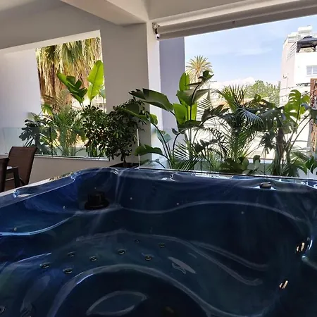Carisa Deluxe With Jacuzzi شقة لارنكا