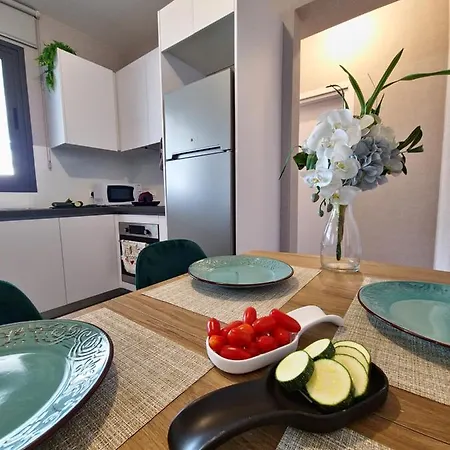 Carisa Deluxe With Jacuzzi Apartment Larnaca
