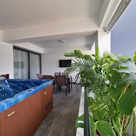 Апартаменты Carisa Deluxe With Jacuzzi Ларнака
