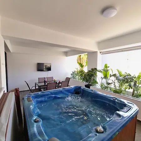 Апартаменты Carisa Deluxe With Jacuzzi Ларнака
