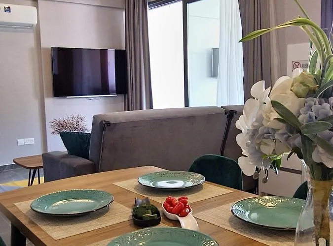 Carisa Deluxe With Jacuzzi Apartment Larnaca