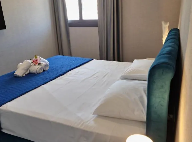 Carisa Deluxe With Jacuzzi Apartment Larnaca