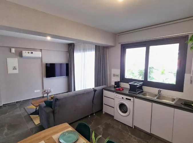 Apartment Carisa Deluxe With Jacuzzi Larnaca