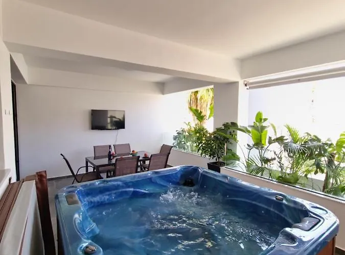 Apartment Carisa Deluxe With Jacuzzi Larnaca