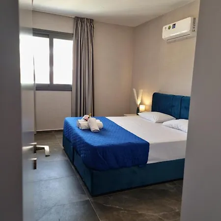 Апартаменти Carisa Deluxe With Jacuzzi *