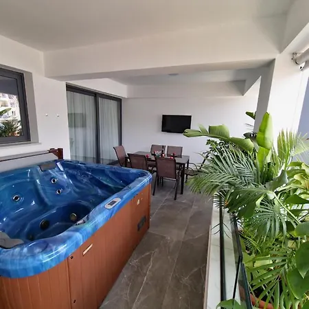 Carisa Deluxe With Jacuzzi Апартаменти