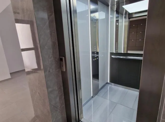 Appartamento Carisa Deluxe With Jacuzzi Larnaca