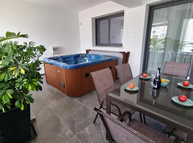 Carisa Deluxe With Jacuzzi Appartamento Larnaca