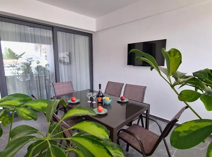 Carisa Deluxe With Jacuzzi Appartamento Larnaca